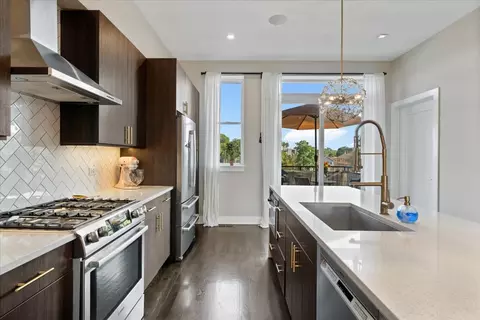 Kitchen - 729 W 15th St, Chicago, IL 60607 photo 2 of 3