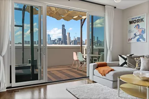 Living - 729 W 15th St, Chicago, IL 60607 photo 4 of 6