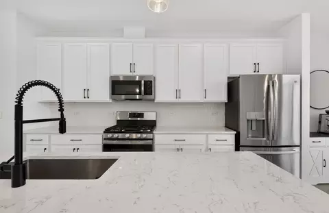 Kitchen - 1035 Wren Rd, Des Plaines, IL 60018 photo 6 of 6