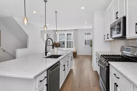 Kitchen - 1035 Wren Rd, Des Plaines, IL 60018 photo 3 of 6