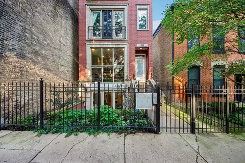 1050 N Marshfield Ave #1, Chicago, IL 60622