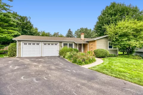 204 Hillside Ct, Lake Zurich, IL 60047