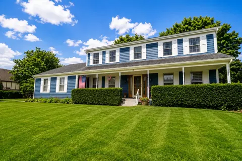 6 Heather Ln, Hawthorn Woods, IL 60047