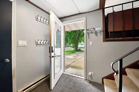 Entry Way - 515 E High St, Morris, IL 60450 photo 1 of 2
