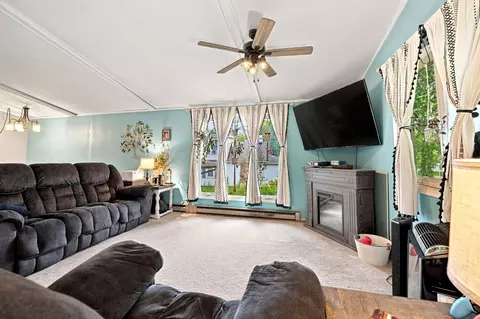Living - 515 E High St, Morris, IL 60450 photo 3 of 3