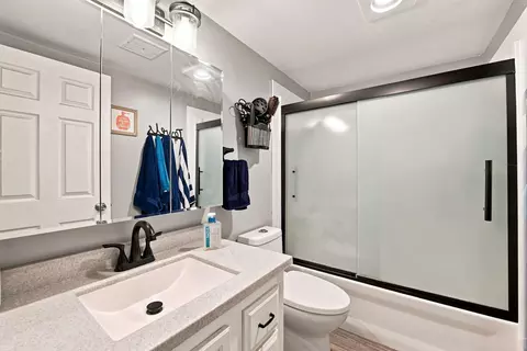 Bath - 515 E High St, Morris, IL 60450 photo 1 of 2