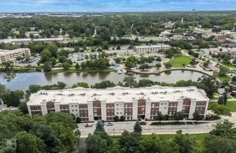 218 N Water St #203, Batavia, IL 60510