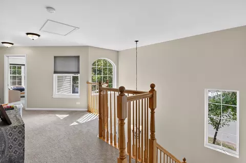 Entry Way - 140 Bay Dr, Itasca, IL 60143 photo 6 of 9