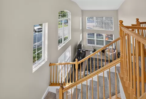 Entry Way - 140 Bay Dr, Itasca, IL 60143 photo 8 of 9