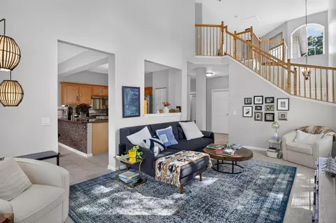 Living - 140 Bay Dr, Itasca, IL 60143 photo 4 of 6