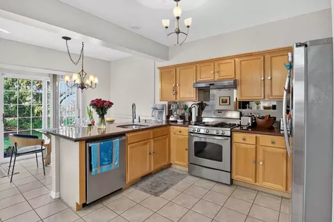 Kitchen - 140 Bay Dr, Itasca, IL 60143 photo 2 of 4