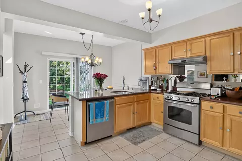 Kitchen - 140 Bay Dr, Itasca, IL 60143 photo 1 of 4