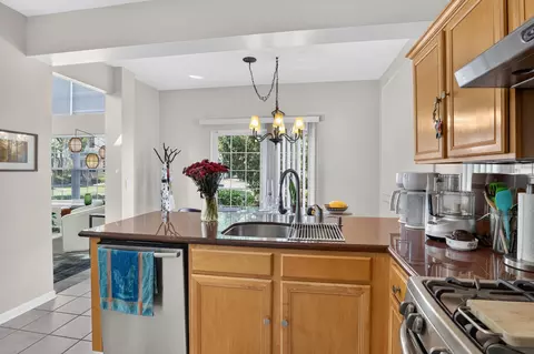 Kitchen - 140 Bay Dr, Itasca, IL 60143 photo 3 of 4