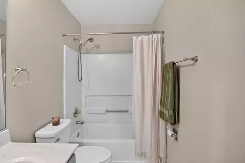 Bath - 140 Bay Dr, Itasca, IL 60143 photo 7 of 7