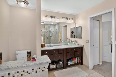 Bath - 140 Bay Dr, Itasca, IL 60143 photo 4 of 7