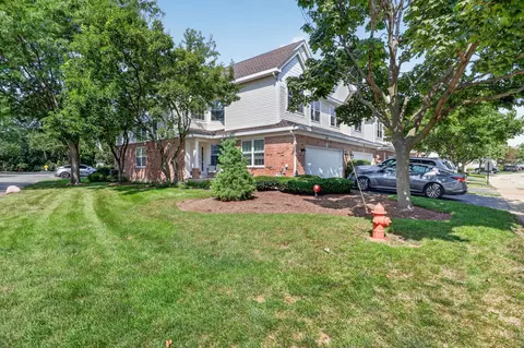 Exterior - 140 Bay Dr, Itasca, IL 60143 photo 6 of 9
