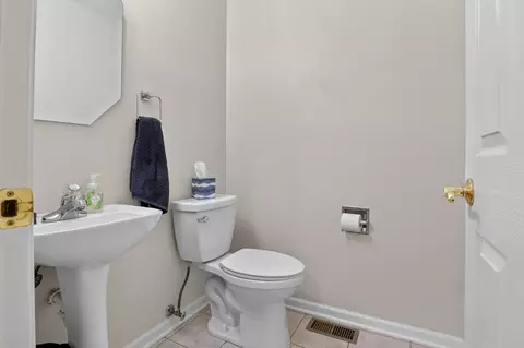 Bath - 140 Bay Dr, Itasca, IL 60143 photo 1 of 7
