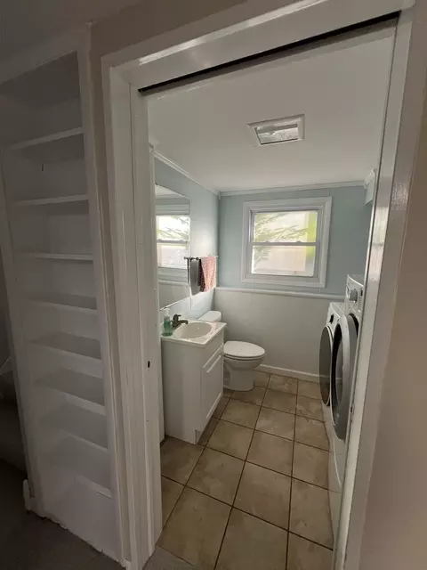 Bath - 5717 Dover Rd, Oak Forest, IL 60452 photo 2 of 2