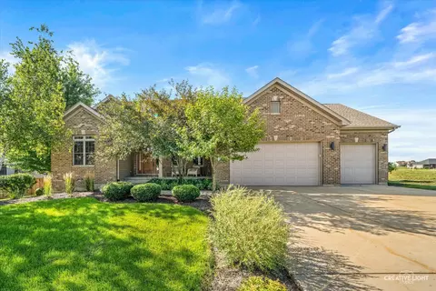 724 Emanuel Ln, Sycamore, IL 60178