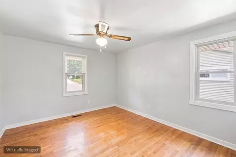 Bedroom - 121 S Commonwealth Ave, Elgin, IL 60123 photo 1 of 5