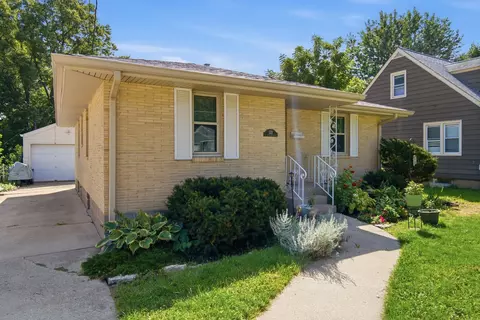 Exterior - 121 S Commonwealth Ave, Elgin, IL 60123 photo 2 of 6