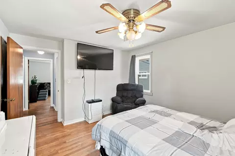 Bedroom - 121 S Commonwealth Ave, Elgin, IL 60123 photo 4 of 5