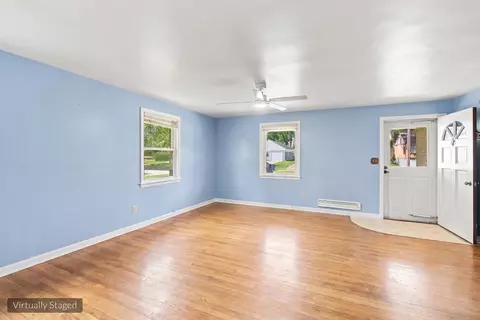 Living - 121 S Commonwealth Ave, Elgin, IL 60123 photo 4 of 6