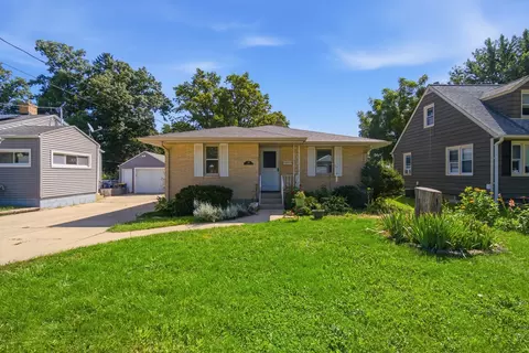 Exterior - 121 S Commonwealth Ave, Elgin, IL 60123 photo 3 of 6