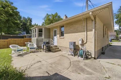 Exterior - 121 S Commonwealth Ave, Elgin, IL 60123 photo 6 of 6