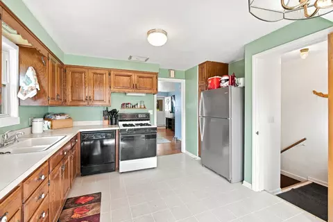 Kitchen - 121 S Commonwealth Ave, Elgin, IL 60123 photo 5 of 6