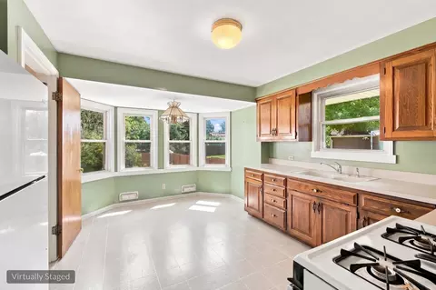Kitchen - 121 S Commonwealth Ave, Elgin, IL 60123 photo 2 of 6