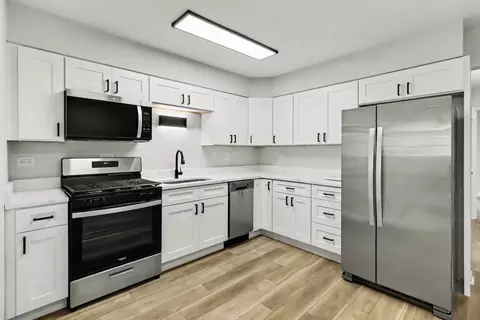 Kitchen - 14601 Hamlin Ave, Midlothian, IL 60445 photo 1 of 2