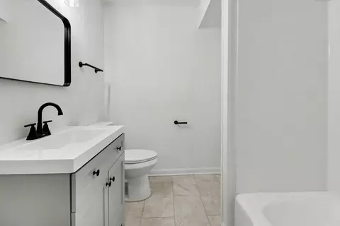 Bath - 14601 Hamlin Ave, Midlothian, IL 60445 photo 1 of 2