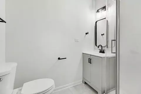 Bath - 14601 Hamlin Ave, Midlothian, IL 60445 photo 2 of 2