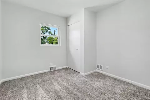 Bedroom - 14601 Hamlin Ave, Midlothian, IL 60445 photo 6 of 6