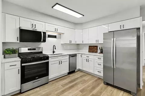 Kitchen - 14601 Hamlin Ave, Midlothian, IL 60445 photo 2 of 2