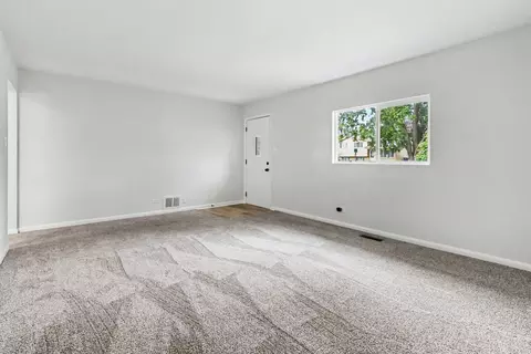 Living - 14601 Hamlin Ave, Midlothian, IL 60445 photo 1 of 5