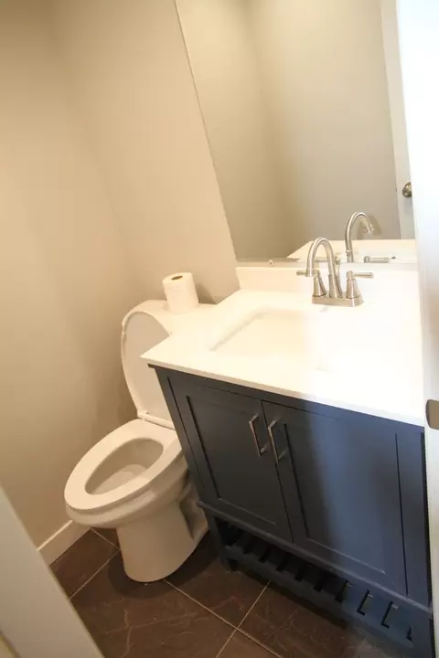 Bath - 9042 S Emerald Ave, Chicago, IL 60620 photo 2 of 5