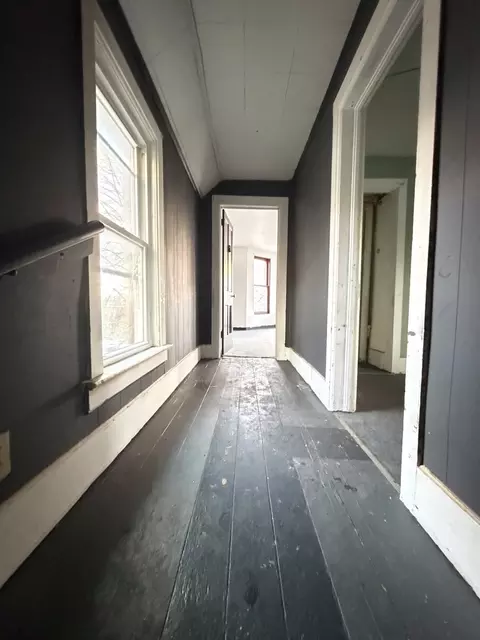 Entry Way - 337 N 6th Ave, Kankakee, IL 60901 photo 2 of 2