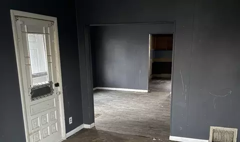Entry Way - 337 N 6th Ave, Kankakee, IL 60901 photo 1 of 2