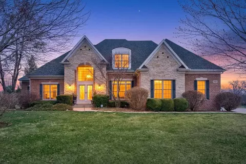 910 Freedom Cir, Sycamore, IL 60178