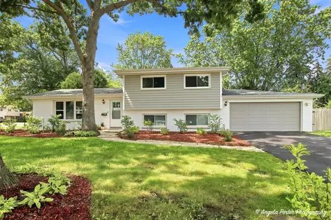 3500 Stonegate Rd, Waukegan, IL 60087