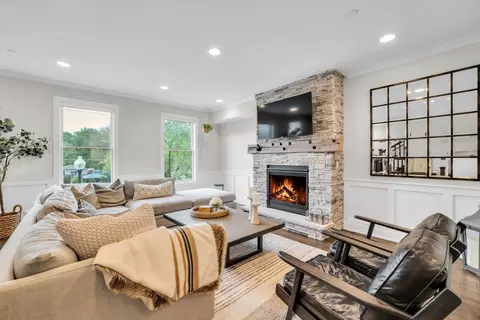 Living - 110 S Washington St, Wheaton, IL 60187 photo 2 of 8