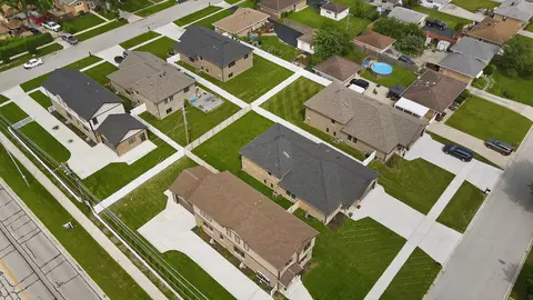 View/Area - 7957 W 73 Pl, Bridgeview, IL 60455 photo 5 of 6