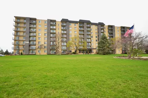 5400 Walnut Ave #111, Downers Grove, IL 60515
