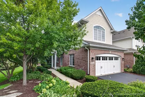 790 Parkview Ct, Glen Ellyn, IL 60137