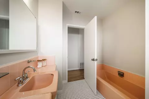 Bath - 914 W 5th St, Ontario, CA 91762 photo 4 of 4