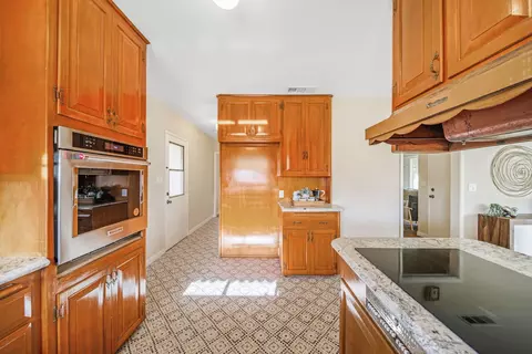 Entry Way - 914 W 5th St, Ontario, CA 91762 photo 1 of 1