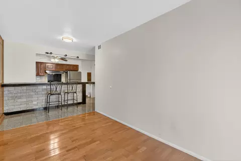 Living - 5901 N Sheridan Rd #7G, Chicago, IL 60660 photo 2 of 3