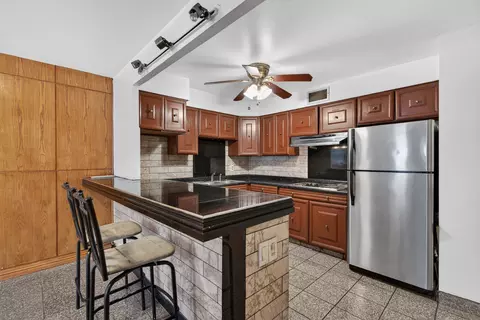 Kitchen - 5901 N Sheridan Rd #7G, Chicago, IL 60660 photo 1 of 3